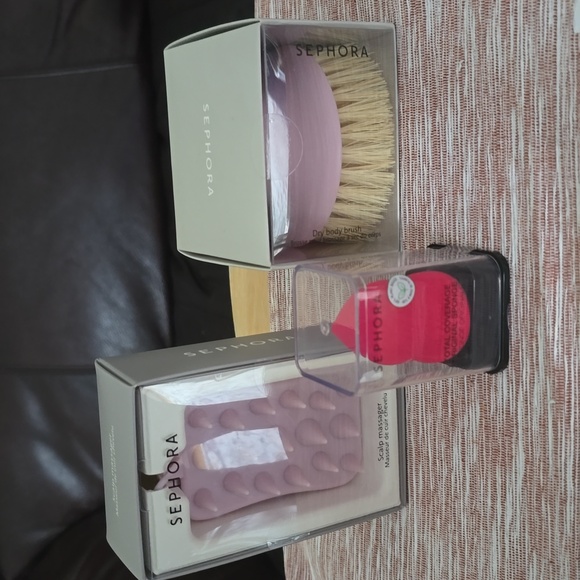 SEPHORA BUNDLE: BODY BRUSH, SCALP MASSAGER AND MAKEUP SPONGE - Picture 1 of 8